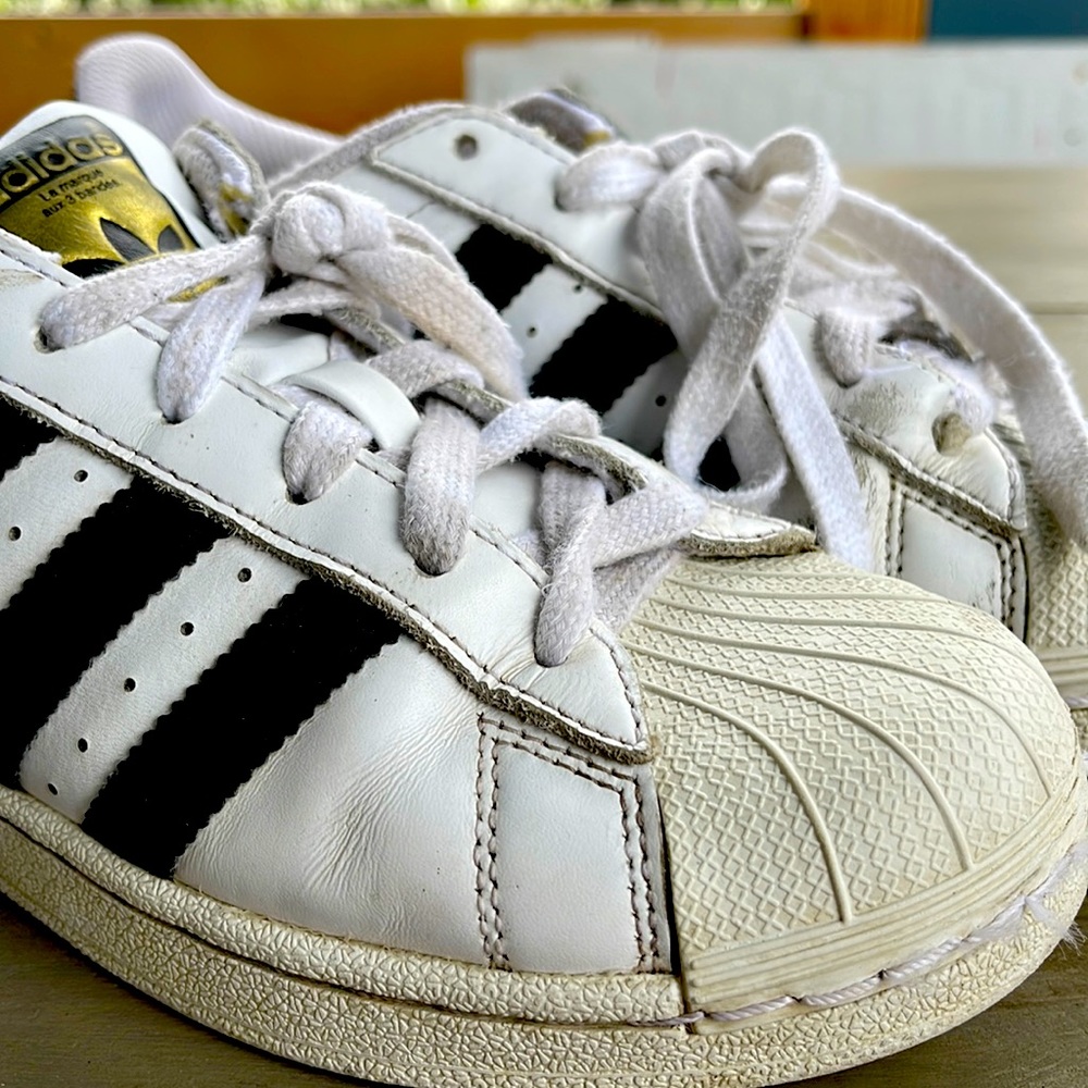 Sz 5.5 Adidas Superstar Shoes